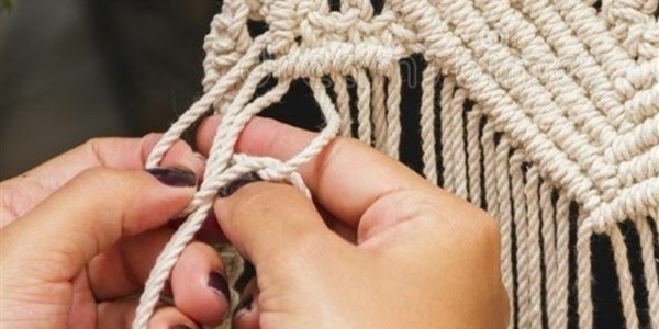 Continuació del taller de nusos bàsics de macramé